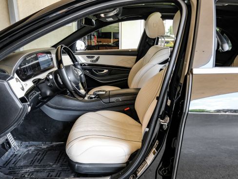 Used 2018 Mercedes-Benz S 560 Sedan image 3