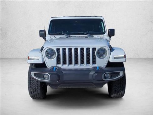 Used 2020 Jeep Wrangler Unlimited Sahara image 2