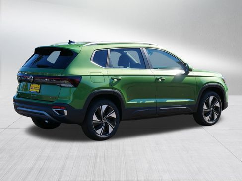 New 2025 Volkswagen Taos SE image 4