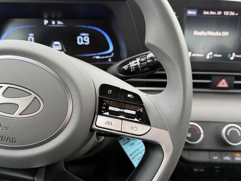 Certified 2025 Hyundai Elantra SE image 28