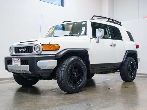 Used 2010 Toyota FJ Cruiser 4WD image 3