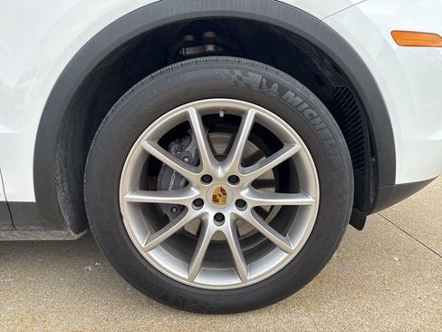 Used 2020 Porsche Cayenne image 9