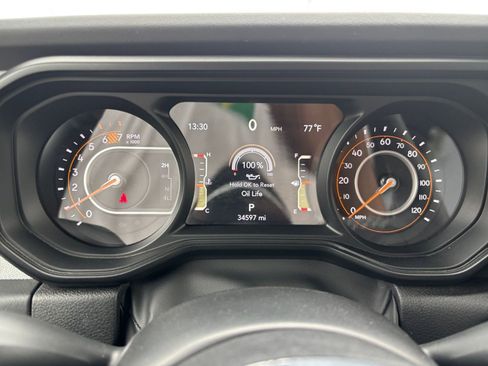 Used 2025 Jeep Wrangler Unlimited Sahara AWD/4WD image 38