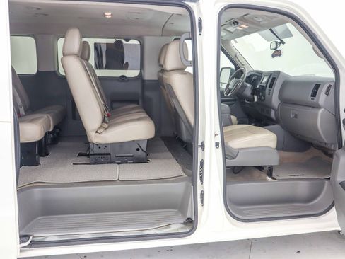 Used 2016 Nissan NV 3500 SL image 12