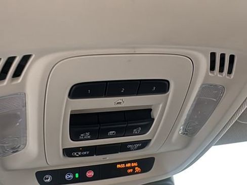 Used 2023 Buick Envision Avenir image 32