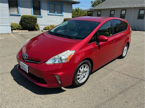 Used 2012 Toyota Prius V Three image 3