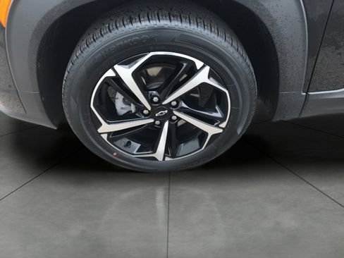 Used 2023 Chevrolet TrailBlazer RS w/ Sun and Liftgate Package image 3