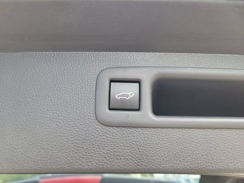 Used 2022 Toyota Highlander XSE FWD image 17