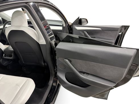 Certified 2023 Tesla Model Y Long Range AWD/4WD image 12