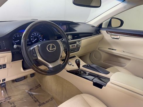 Used 2015 Lexus ES 350 w/ Luxury Package FWD image 4