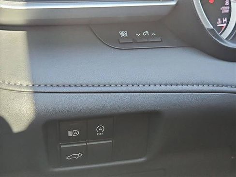 Used 2023 Toyota Highlander XLE FWD image 17