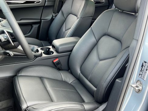 New 2026 Porsche Macan AWD/4WD image 5