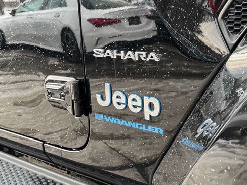 Used 2023 Jeep Wrangler Unlimited Sahara w/ Dual Top Group image 11