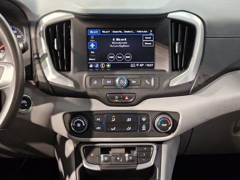 Used 2022 GMC Terrain SLE image 16