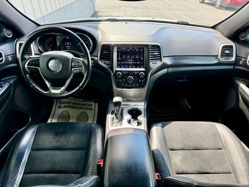 Used 2018 Jeep Grand Cherokee Altitude AWD/4WD image 17