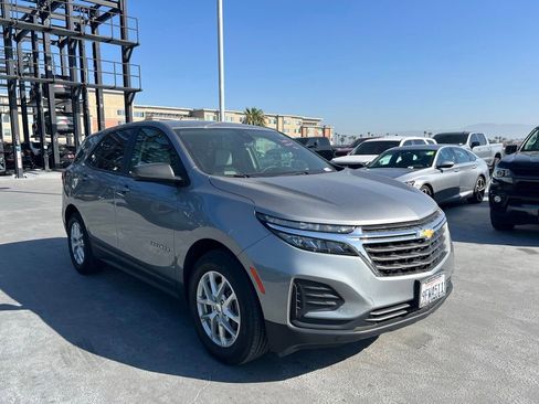 Used 2023 Chevrolet Equinox LS FWD image 3