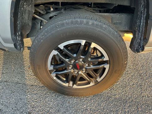 Used 2024 Toyota Tacoma TRD Sport image 9