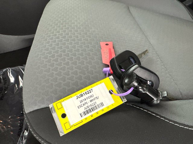 Used 2018 Ford Escape SE w/ Ford Safe & Smart Package FWD image 27