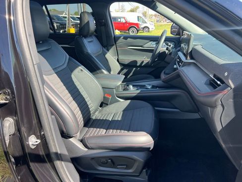 Used 2025 Ford Explorer ST-Line image 12