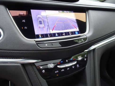 Certified 2023 Cadillac XT5 Sportv w/ Technology Package AWD/4WD image 18