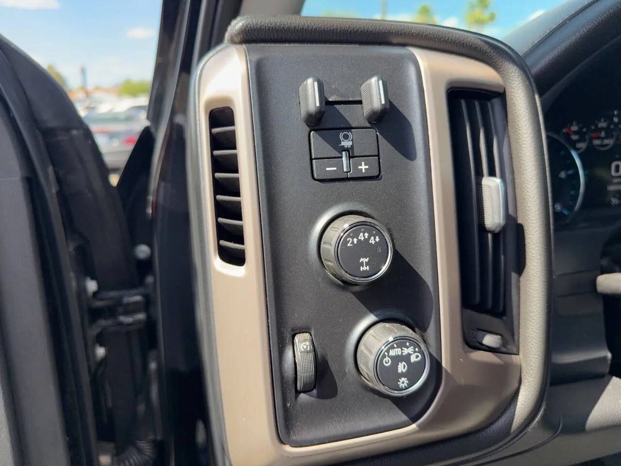 Used 2017 GMC Sierra 2500 Denali w/ Duramax Plus Package AWD/4WD image 22