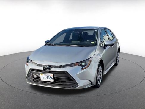 Used 2025 Toyota Corolla LE image 7