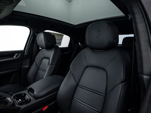New 2026 Porsche Cayenne Turbo image 22