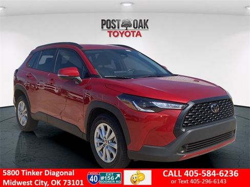 Used 2023 Toyota Corolla Cross LE image 1