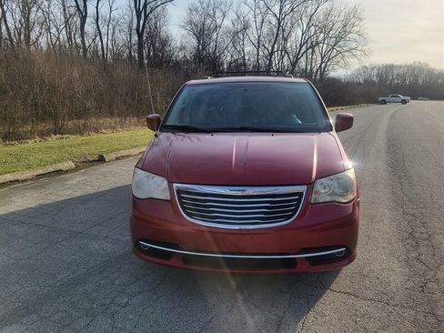 Used 2014 Chrysler Town & Country Touring image 7