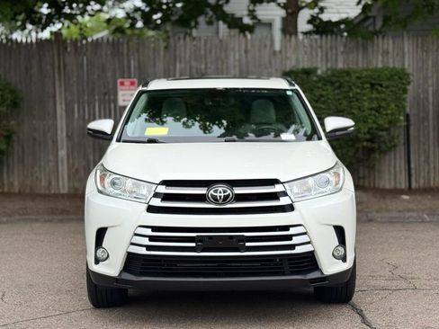 Used 2019 Toyota Highlander XLE AWD/4WD image 9