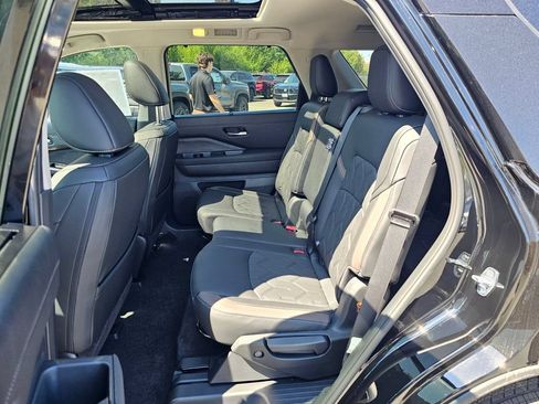 New 2026 Nissan Pathfinder Platinum w/ Cargo Package AWD/4WD image 22