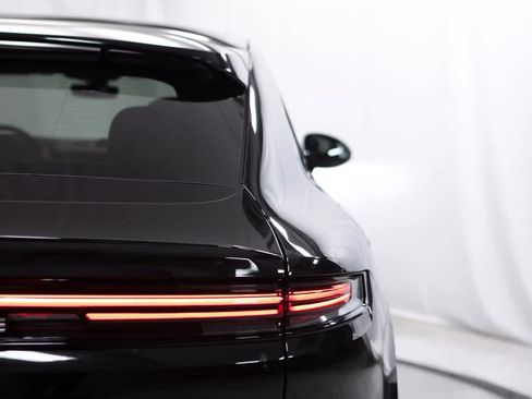 Certified 2026 Porsche Cayenne E-Hybrid Coupe AWD/4WD image 21