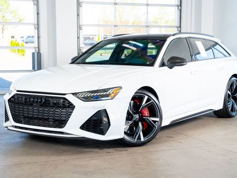 Used 2021 Audi RS 6 w/ Carbon Optic Package AWD/4WD image 2