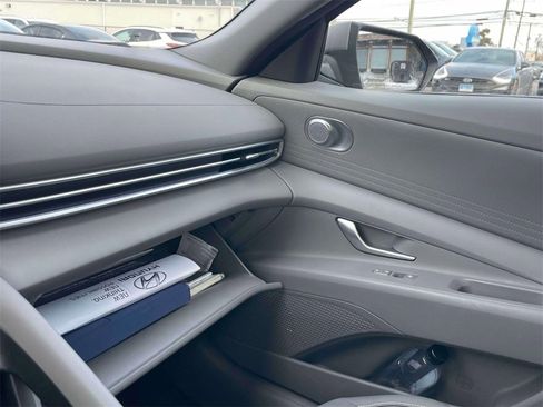 Certified 2024 Hyundai Elantra SEL image 32