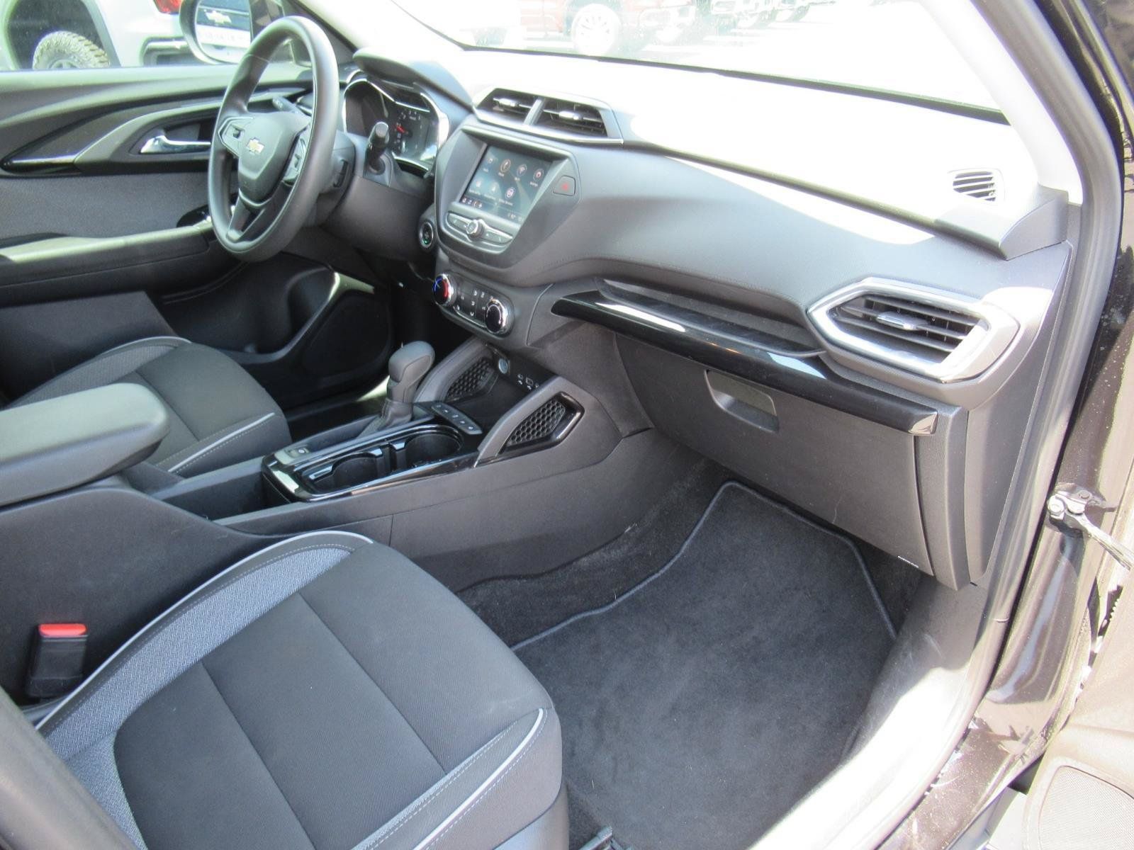 Used 2022 Chevrolet TrailBlazer LT FWD image 12