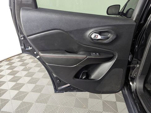 Used 2022 Jeep Cherokee Trailhawk image 28