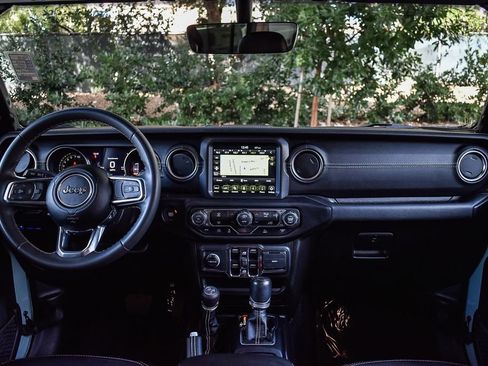 Used 2023 Jeep Wrangler Unlimited Sahara image 12