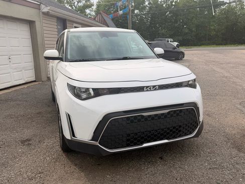 Used 2023 Kia Soul LX w/ Option Group 015 FWD image 9