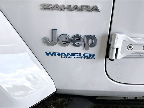 Used 2022 Jeep Wrangler Unlimited Sahara AWD/4WD image 9