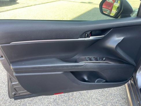 Used 2024 Toyota Camry SE image 18