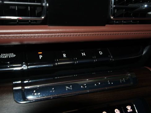 Used 2025 Lincoln Aviator Reserve w/ Illumination Package AWD/4WD image 17
