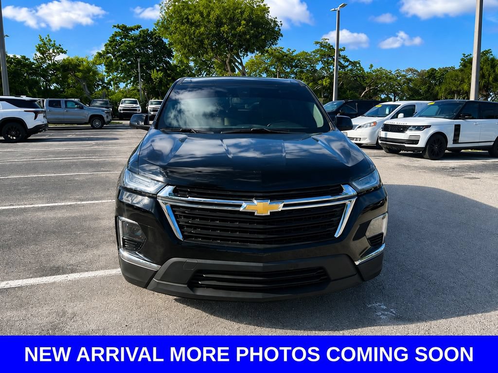 Used 2023 Chevrolet Traverse LS FWD image 2