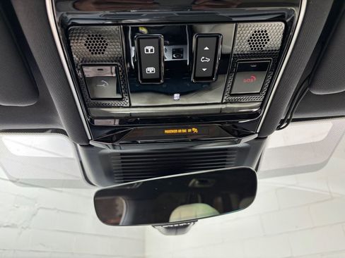 Used 2023 Land Rover Range Rover SE image 12