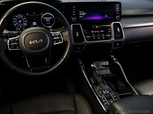 Used 2023 Kia Sorento SX AWD/4WD image 16