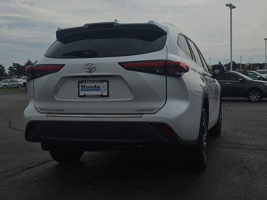 Used 2023 Toyota Highlander XLE AWD/4WD image 9