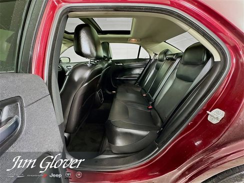 Used 2018 Chrysler 300 Limited image 16