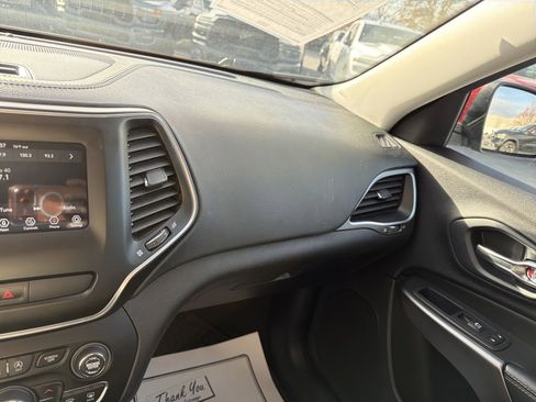 Certified 2020 Jeep Cherokee Latitude Plus w/ Cold Weather Group image 22