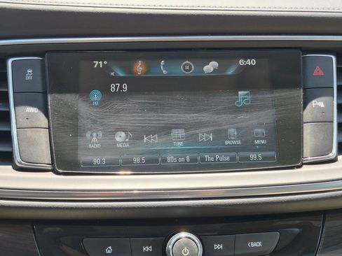 Used 2019 Buick Enclave Essence AWD/4WD image 21