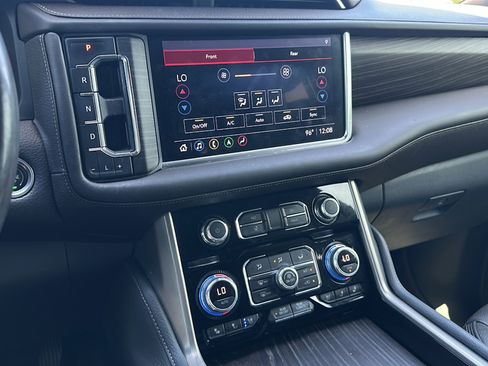 Used 2021 GMC Yukon Denali w/ Denali Premium Package image 31