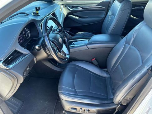 Used 2022 Buick Enclave Essence image 5